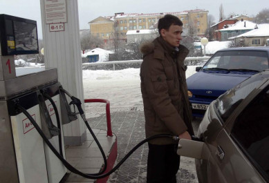 Бензин в Воронеже подешевел из-за карантина?