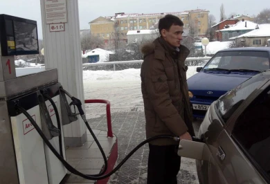 Бензин в Воронеже подешевел из-за карантина?
