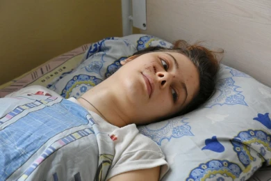 В Воронеже завели дело после падения глыбы льда на девушку
