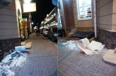 Версия: фрагмент штукатурки со сталинки в центре Воронежа обвалился из-за наледи