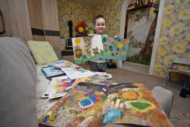 Маленький художник из Воронежа окунул Максима Галкина в краску
