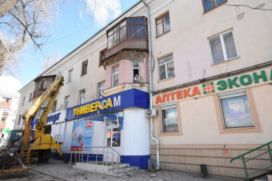 В Воронеже рухнула часть стены дома на Московском проспекте
