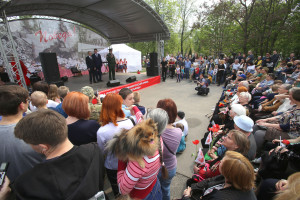 В Воронеже поезд встретили тысячи горожан