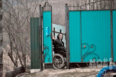 После статьи в «МОЁ!» парню-инвалиду, живущему в глуши, собрали деньги на дом