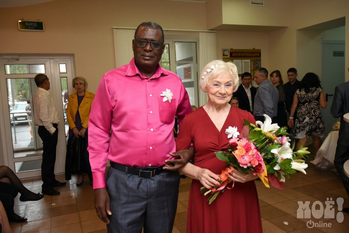 100% воронежец. 72-летняя жительница города вышла замуж за африканца
