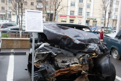 В центр Воронежа свезли покорёженные в ДТП автомобили