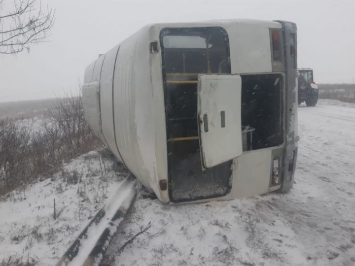 В Черноземье перевернулся пассажирский автобус: 4 человека пострадали