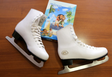 Читатели «МОЁ!» начали приносить подарки для акции «Стань волшебником»