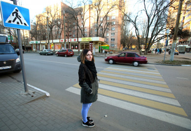 В Воронеже девушка год пытается доказать, что её сбили на пешеходном переходе
