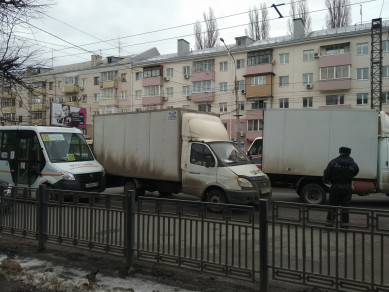 В Воронеже ДТП с тремя «ГАЗелями» спровоцировало пробку