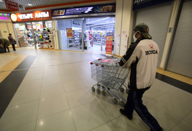 Медики назвали самые подверженные COVID-19 категории населения
