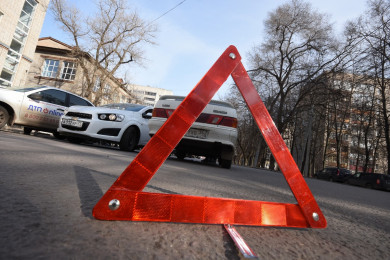 В Воронеже после удара тягача «Рено» влетела в два авто: пострадала девушка