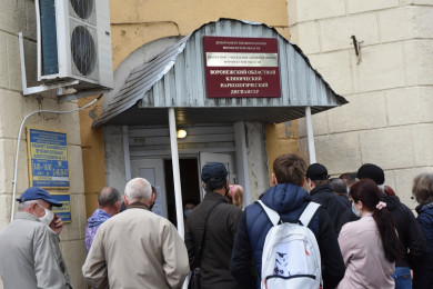 Воронежцы снова жалуются на огромные очереди за водительскими медсправками 