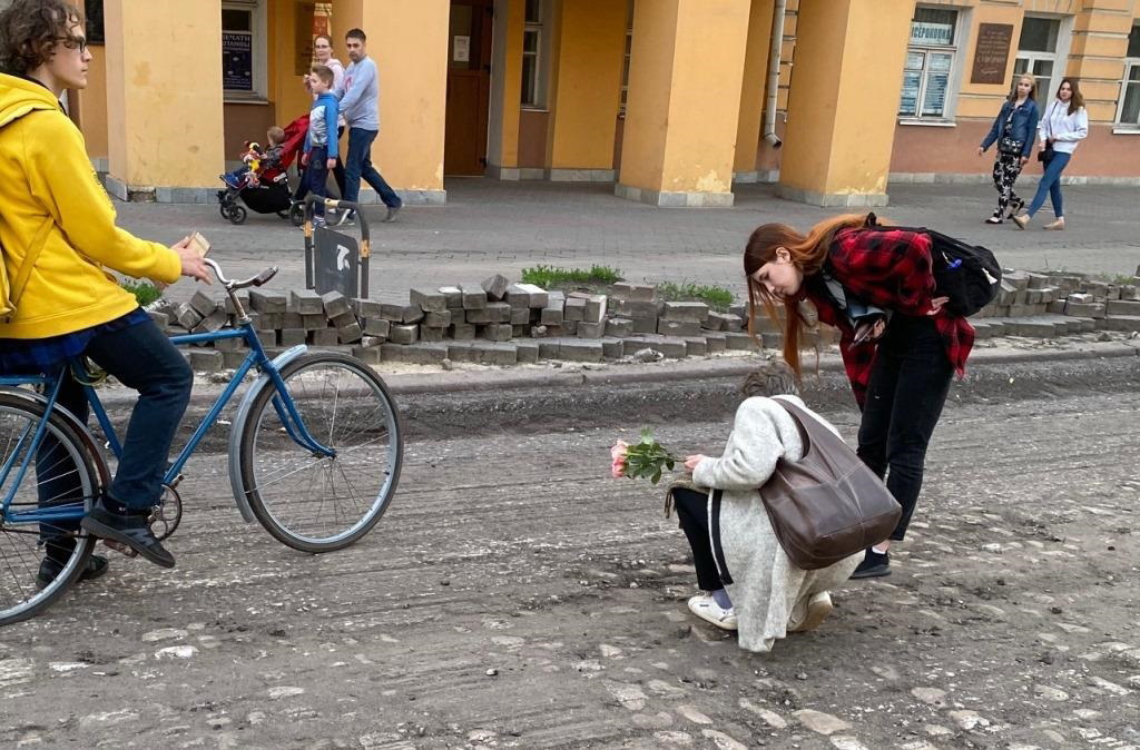 На проспекте Революции появилось новое «место паломничества»