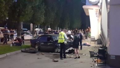 В Воронеже «Тойота» сбила на тротуаре трёх пешеходов: один погиб